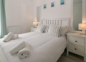 Sandown - 2 minutes walk to the Downs, Restaurants Bars & Beaches